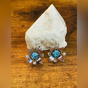 Vintage BN Open Flower Screw Back Earrings